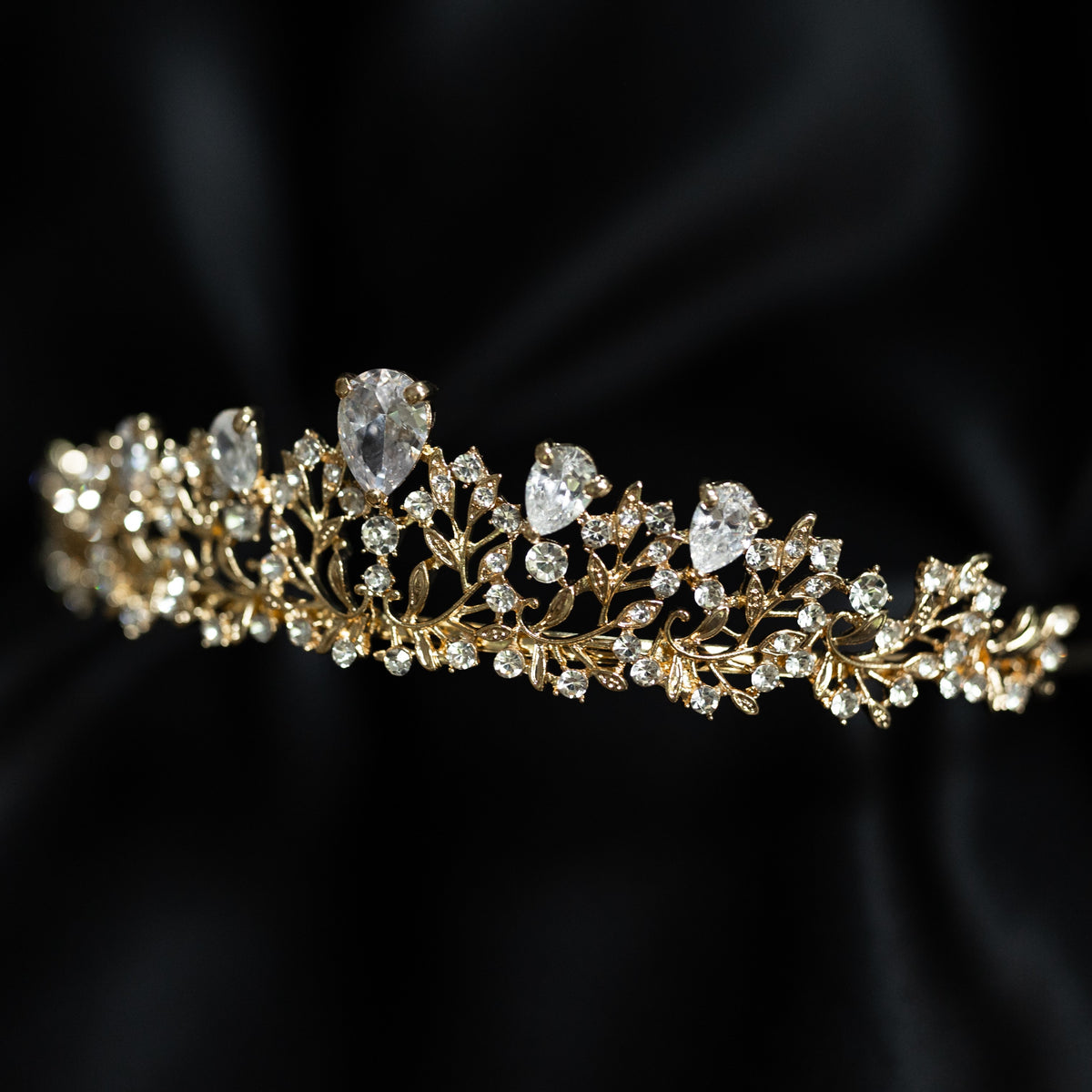 Medina's Tiara in Gold