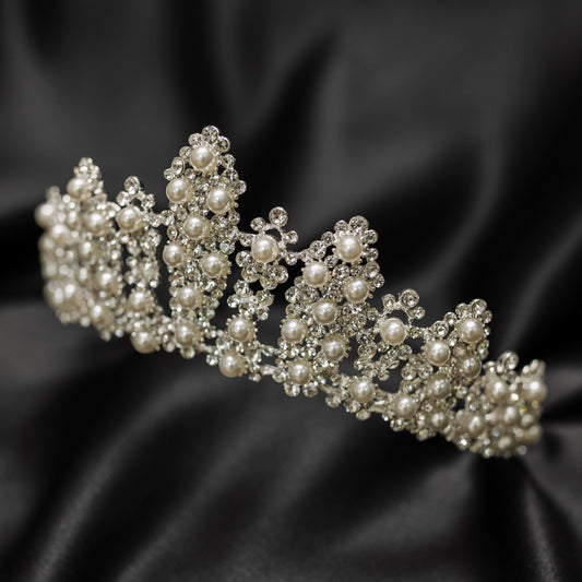Hollis' Tiara in Silver Pearl