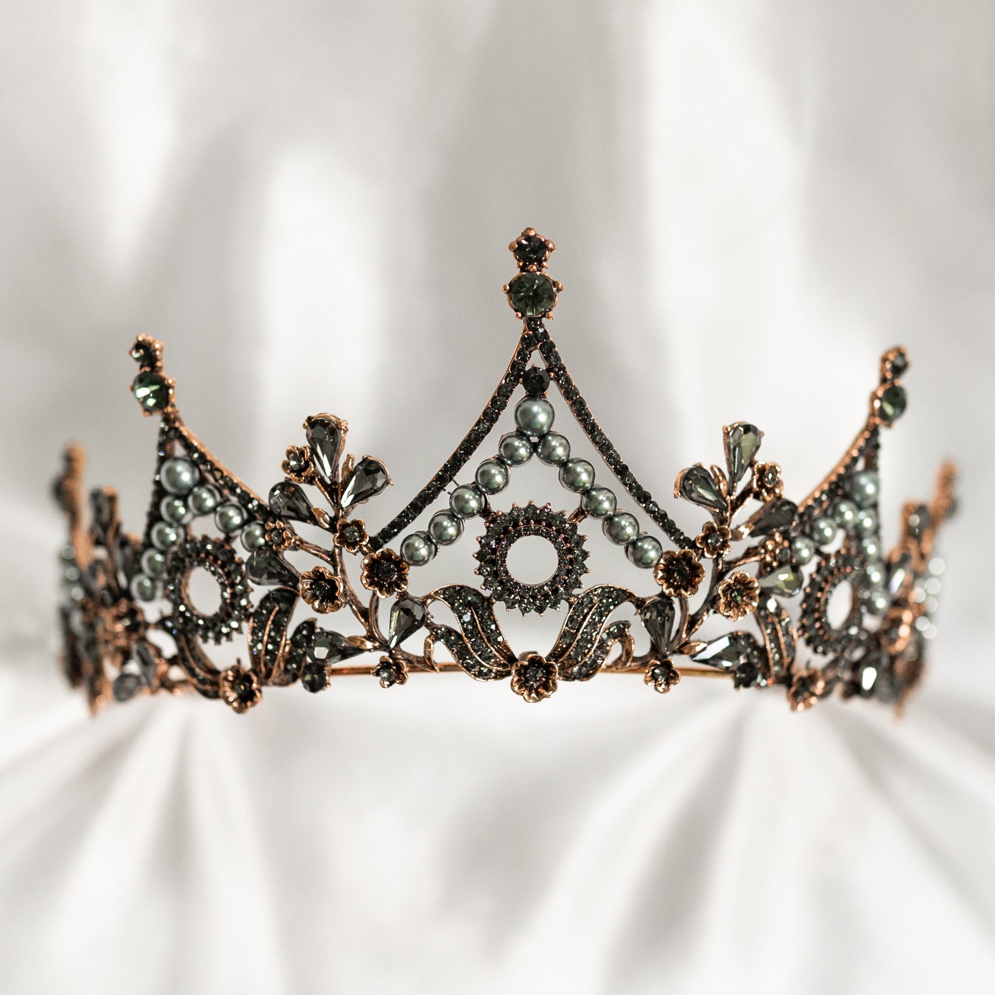 Isolde's Tiara in Gray