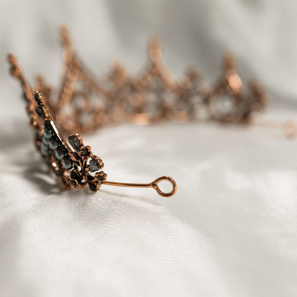 Isolde's Tiara in Gray