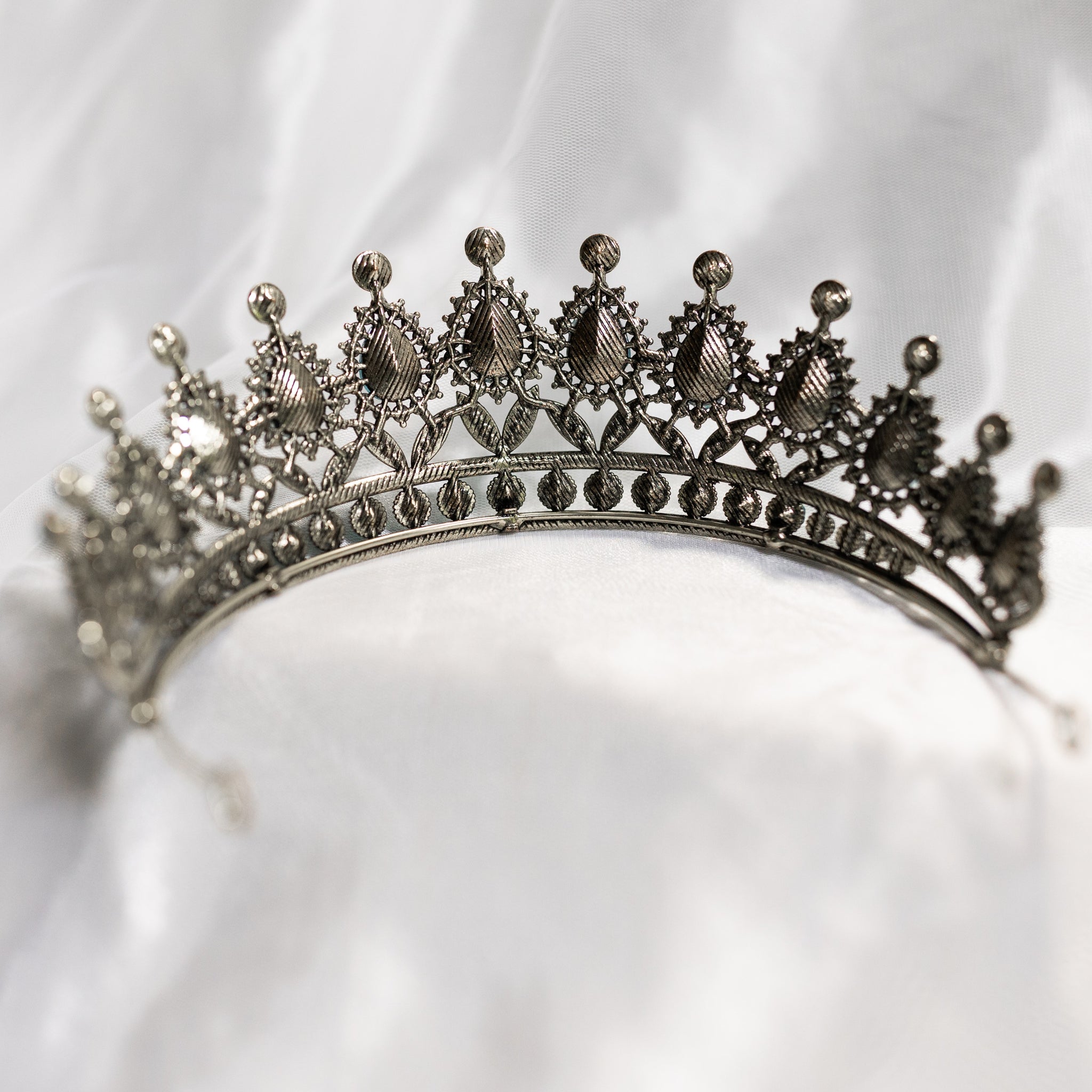 Tiara様確認用 Saya's Tiara in Light Blue & Antique Gold – Auburn & Main