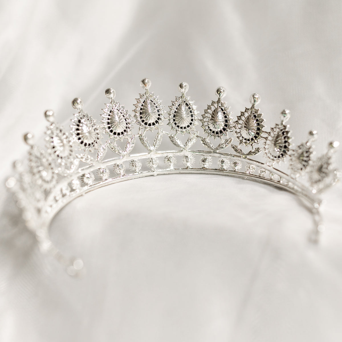 Saya's Tiara in Black & Silver