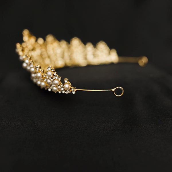 Hollis' Tiara in Gold Pearl